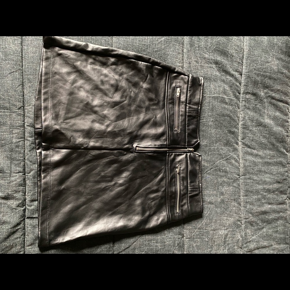 Fake Leather Pencil Skirt with Zipper Detail